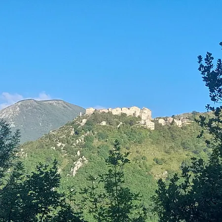 Rifugio San Vicino 펜션 *